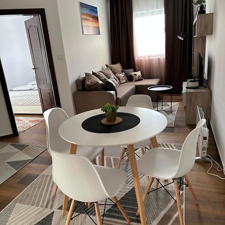 Sky Lux Apartmani Surčin Esterno foto