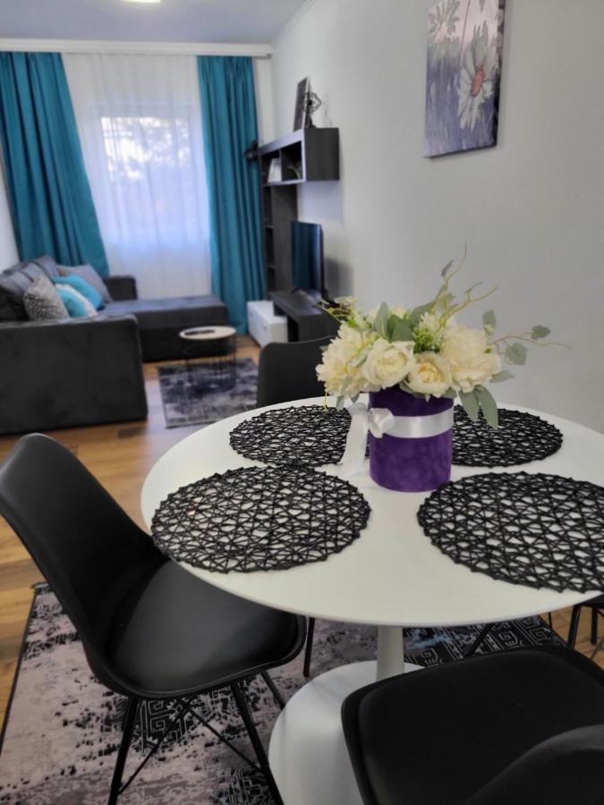 Sky Lux Apartmani Surčin Esterno foto