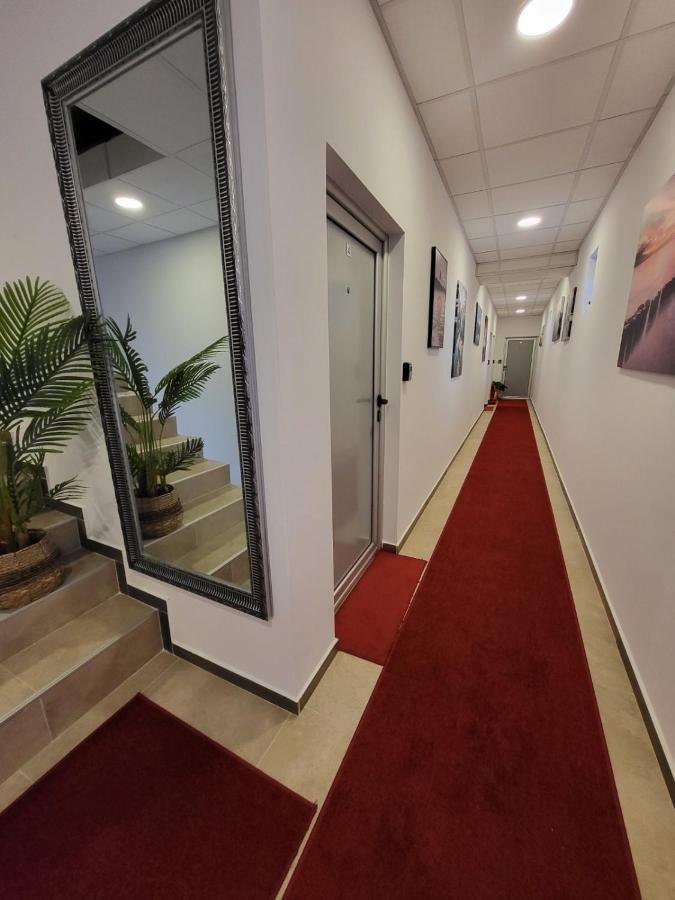 Sky Lux Apartmani Surčin Esterno foto