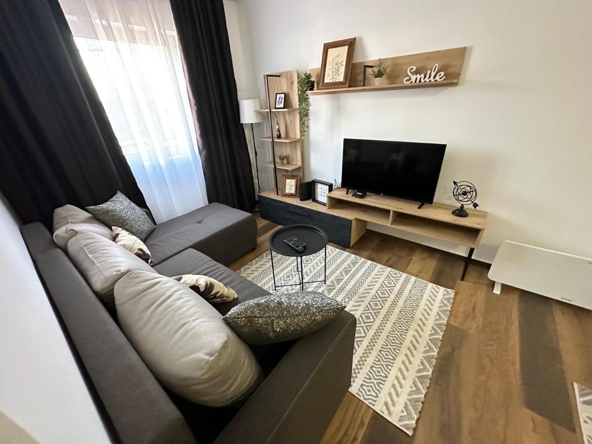 Sky Lux Apartmani Surčin Esterno foto