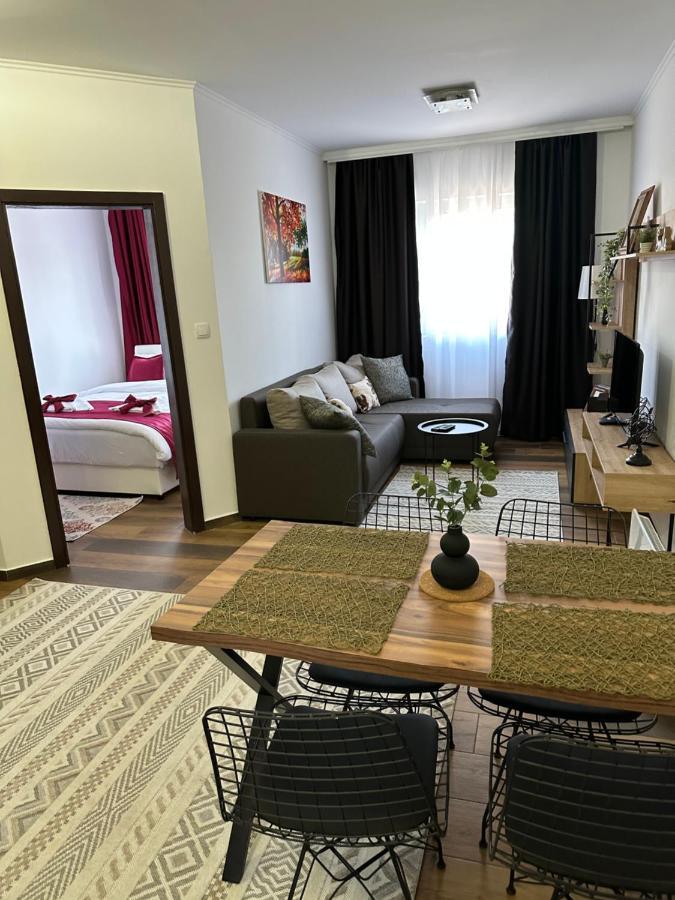Sky Lux Apartmani Surčin Esterno foto
