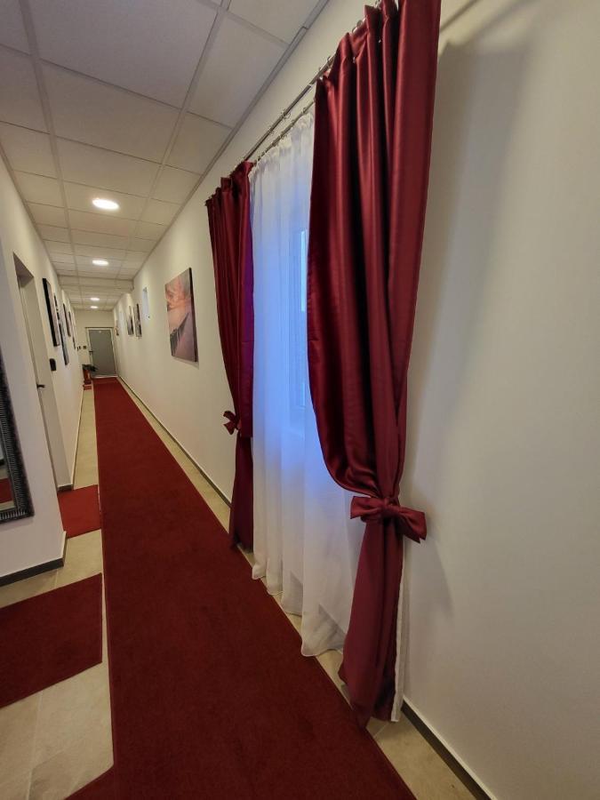 Sky Lux Apartmani Surčin Esterno foto