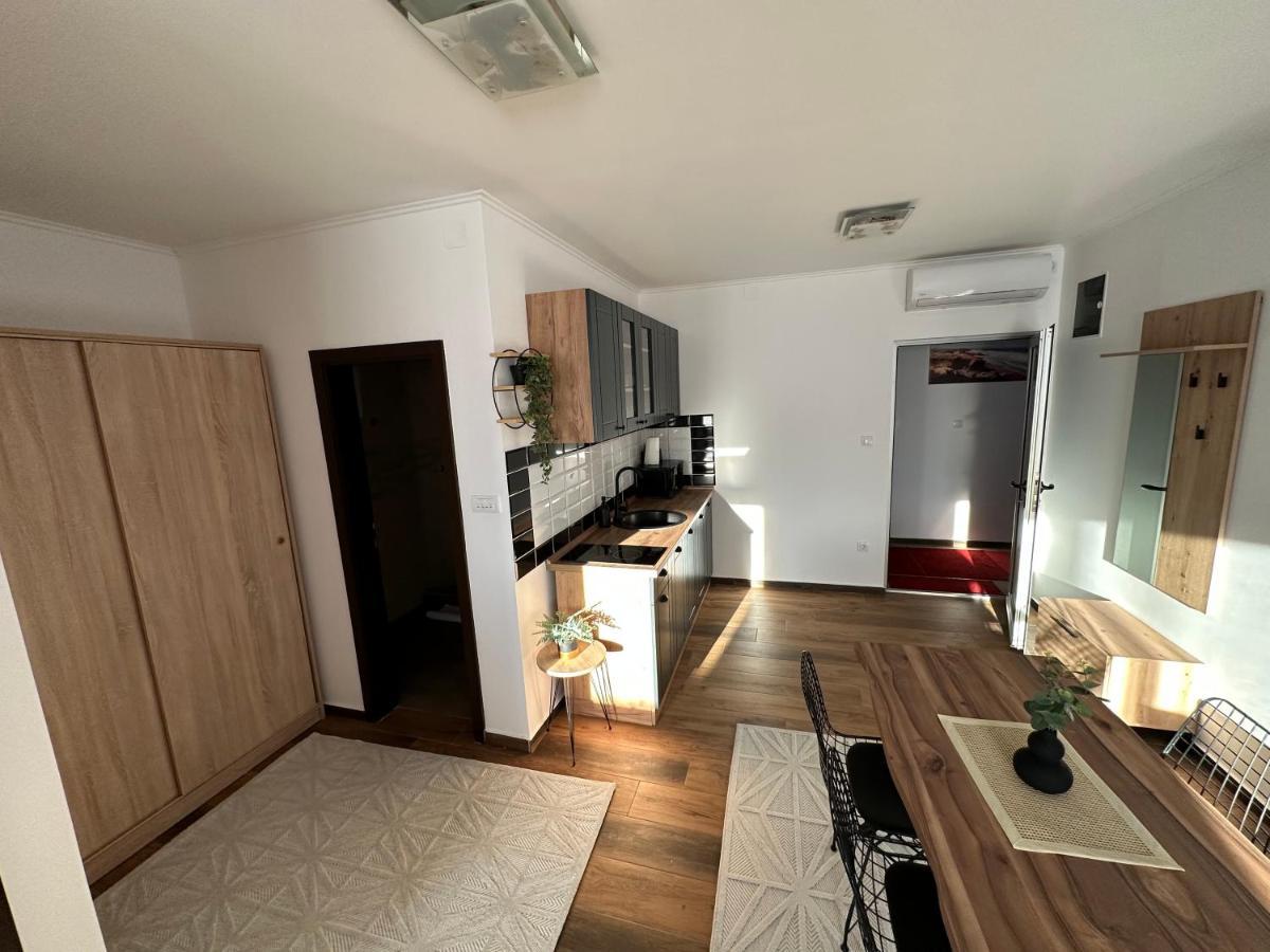 Sky Lux Apartmani Surčin Esterno foto