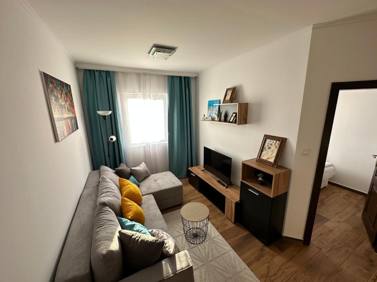 Sky Lux Apartmani Surčin Esterno foto