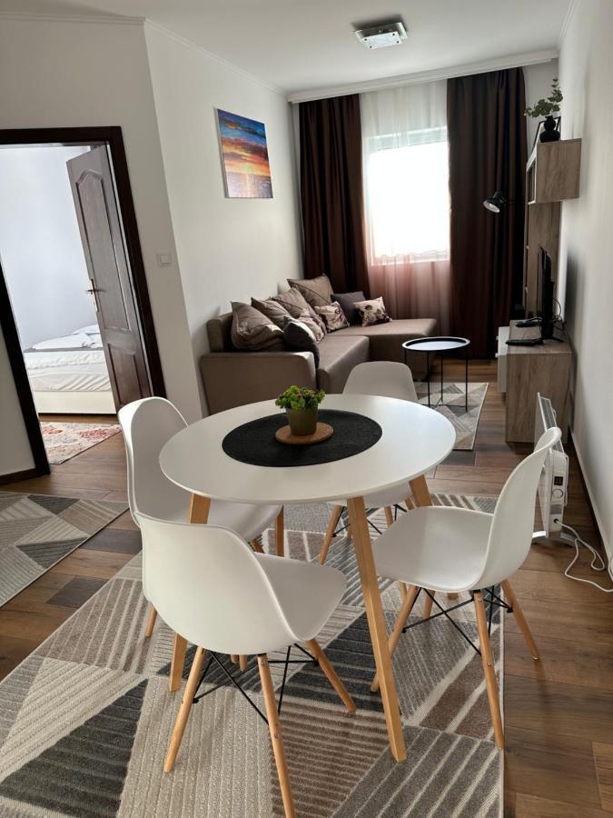 Sky Lux Apartmani Surčin Esterno foto