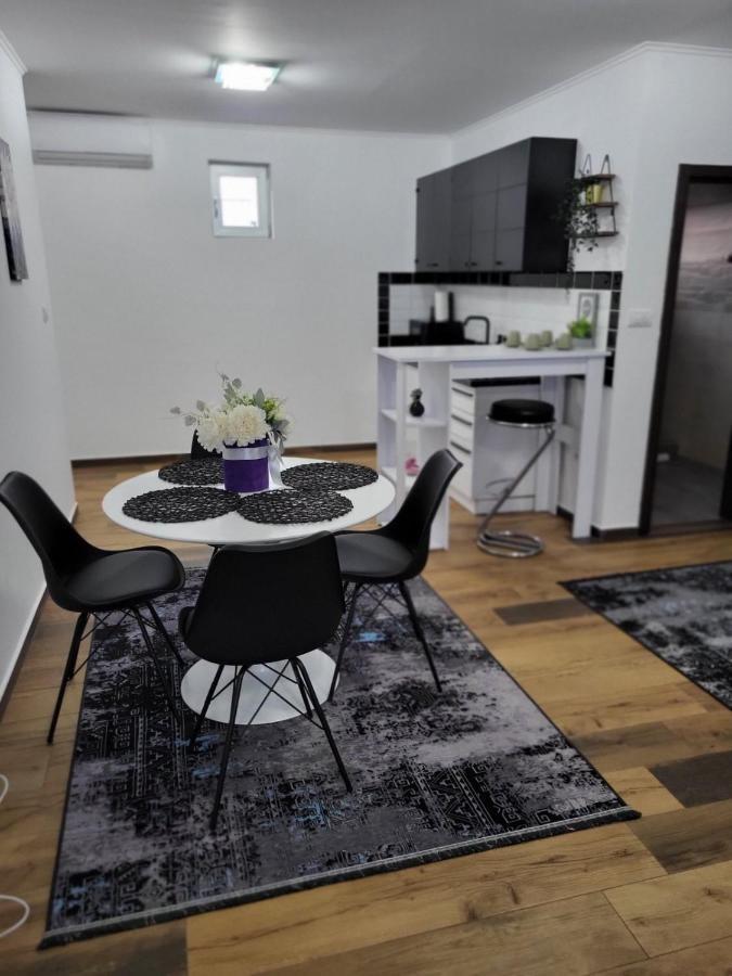 Sky Lux Apartmani Surčin Esterno foto