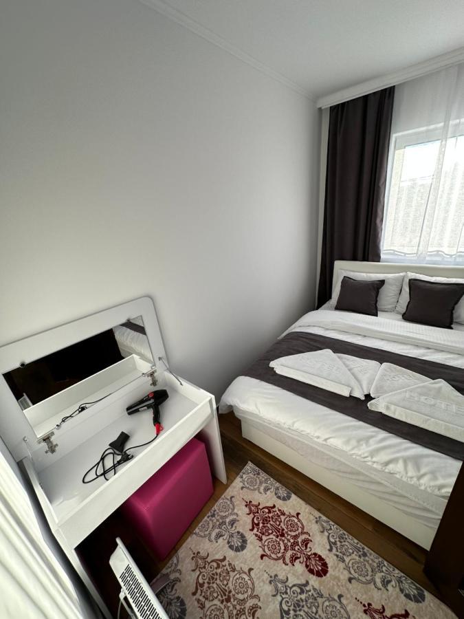 Sky Lux Apartmani Surčin Esterno foto