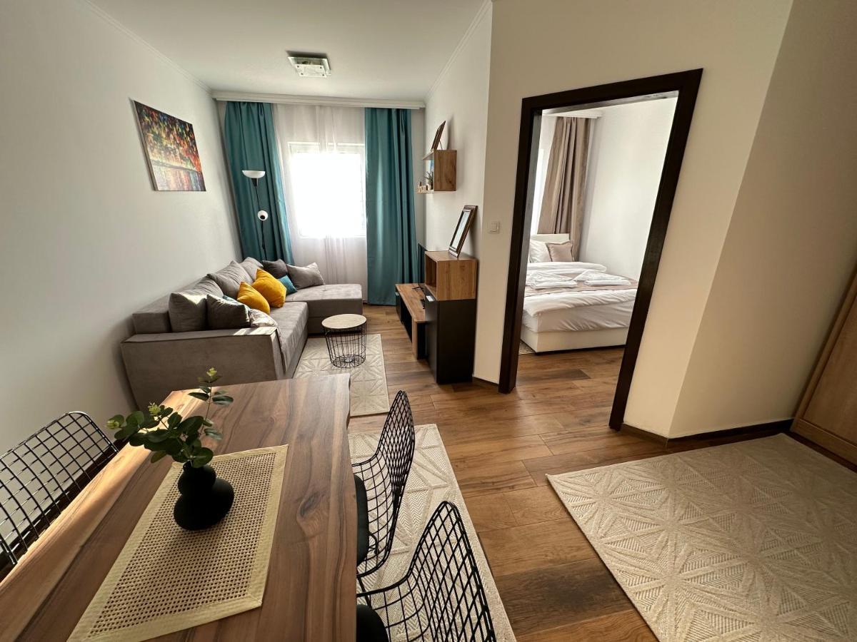 Sky Lux Apartmani Surčin Esterno foto