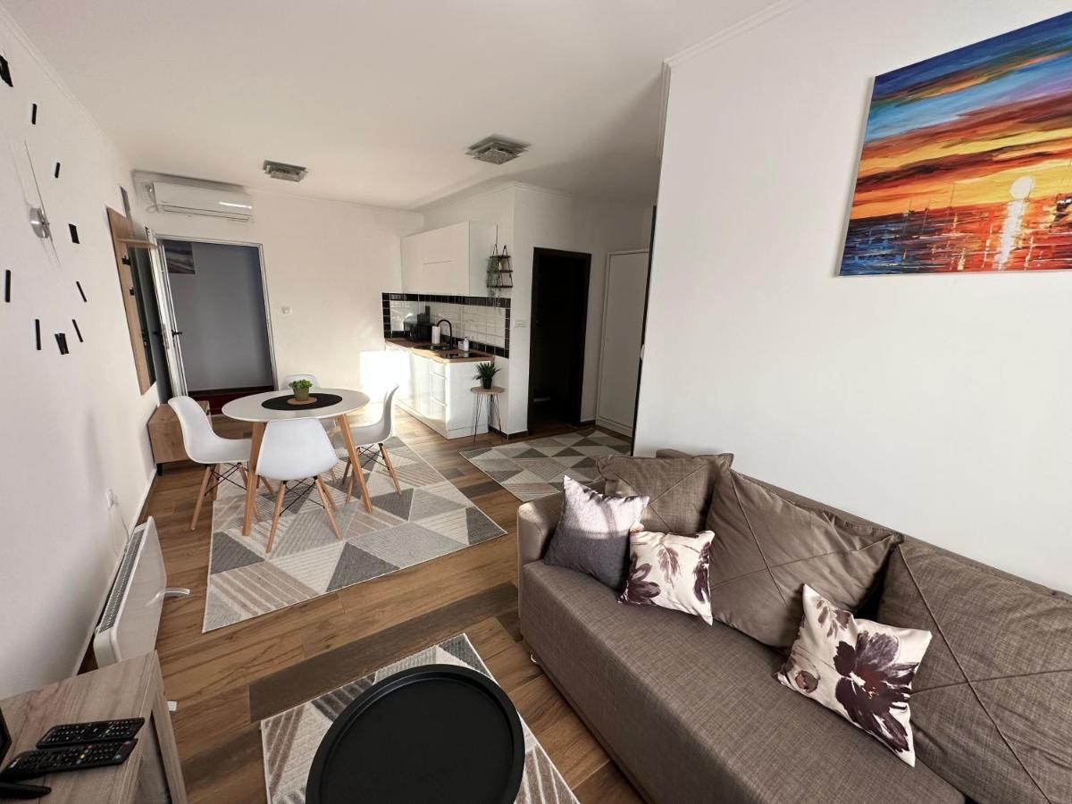 Sky Lux Apartmani Surčin Esterno foto