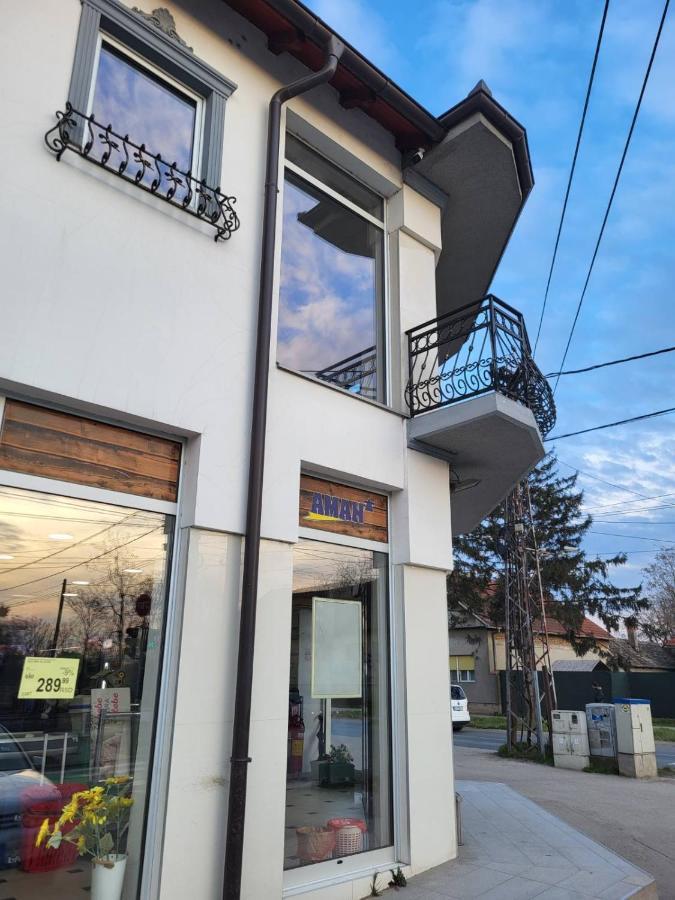 Sky Lux Apartmani Surčin Esterno foto